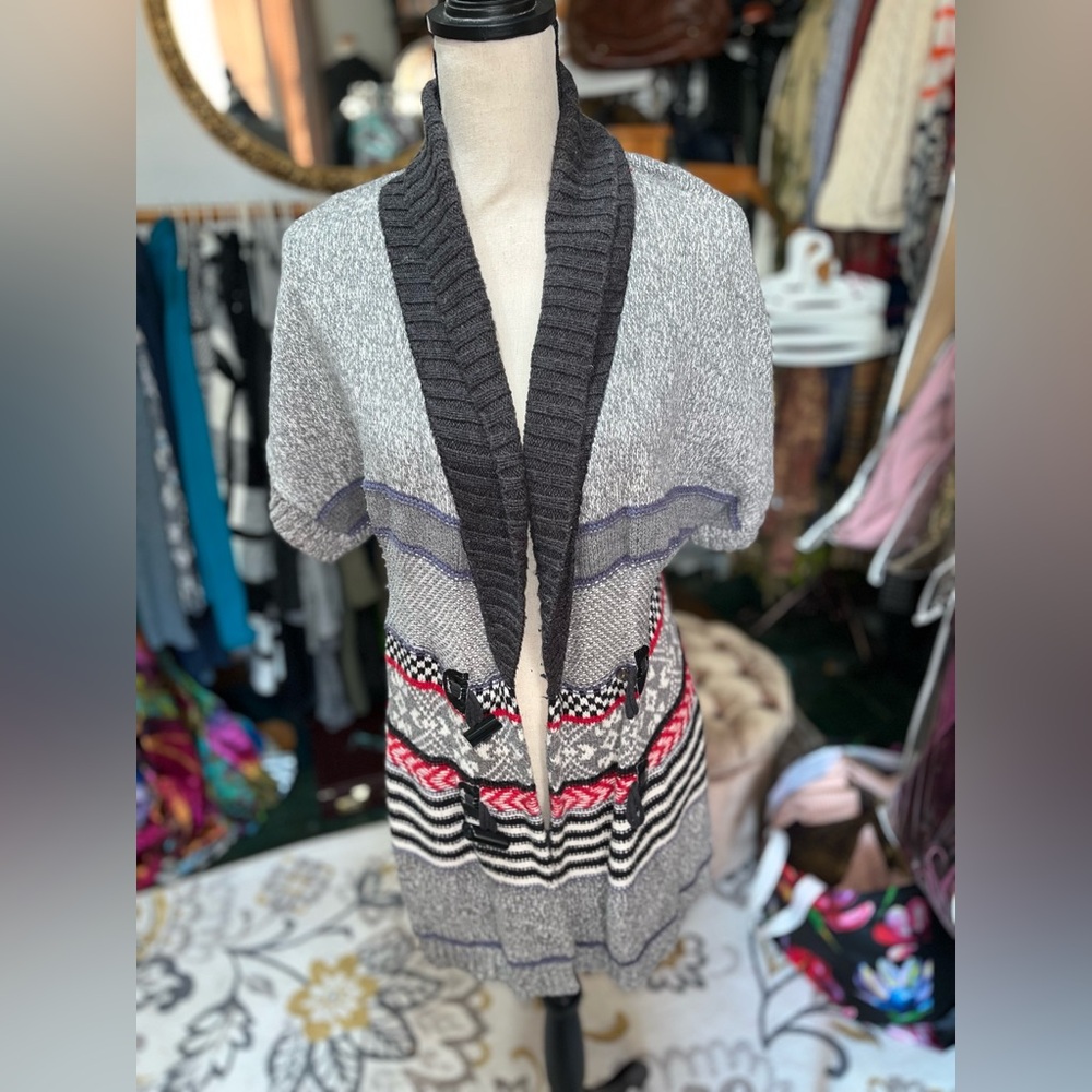 Multi color short sleeve sweater